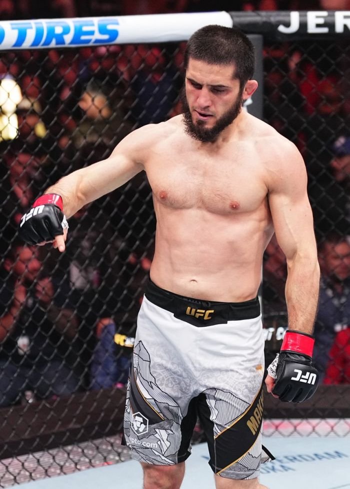 MMA101Turkiye's tweet image. 🚨Islam Makhachev İtalya'da soyuldu!

💰Hırsızlar Islam'ın bütün bagajlarını çaldı sadece ve pasaport ve cüzdanını bıraktı. 

🗣️"Her şey iyi, bir sorun yok. Seccadem hala duruyor sorun yok."