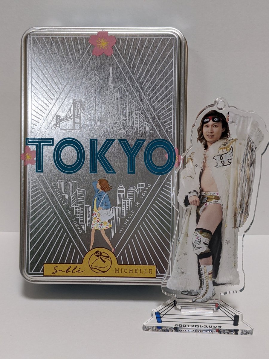 JmuzOB0kogsll28's tweet photo. 先週は異動に伴うお礼のお菓子、今日は新天地の職場へご挨拶のお菓子を買いに…🚶🏻そして目に入ったのがTOKYOの文字😮ついジョン・ロビンソンさんを思い出し買っちった😂これは自分用🤣また無駄遣いしちゃった😅
#サブレミシェル #TOKYOGO #ジョンロビンソン #ヴォヤージュサブレTOKYO缶 #ddtpro https://t.co/Y9fmLNvgOv