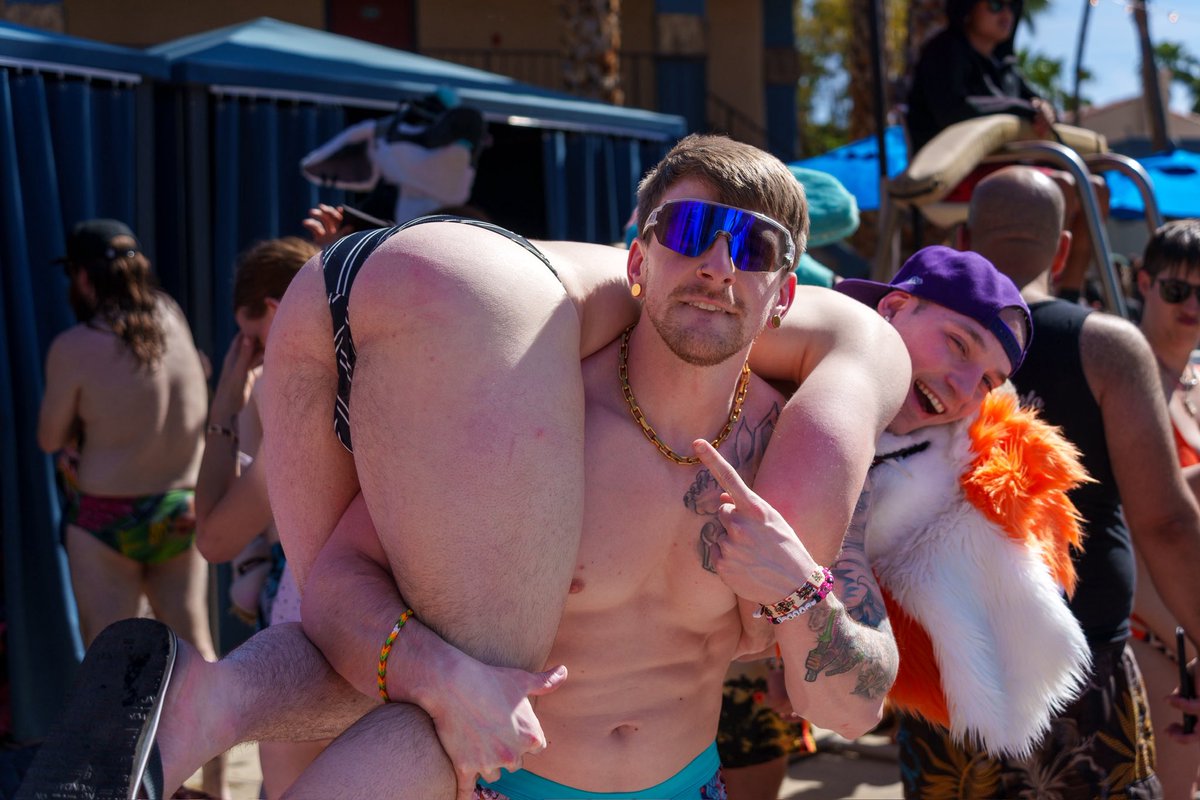 ronnoyeen's tweet photo. I’m always trying to lift my friends up :) 

With @BlazeFoxxo 

Photo by @tolfdog https://t.co/1NcC4LdxIf