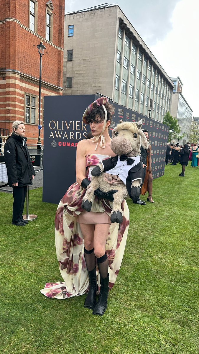 Olivier Awards tweet media