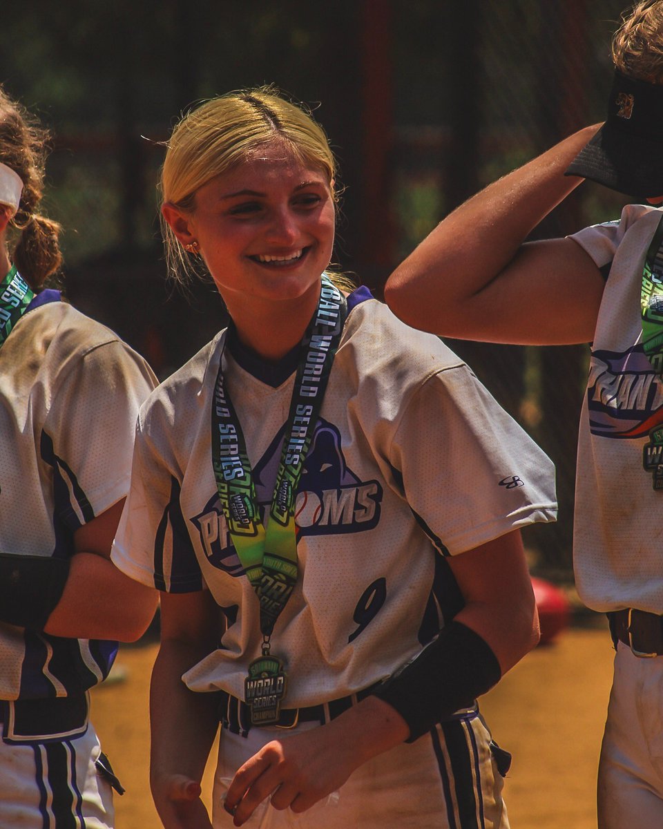 Softball_WS's tweet photo. From team huddles to championship moments and everything in between, Softball World Series is about more than just what happens on the field. 🥎✨

🔗 Register now to start planning your summer: https://t.co/azXFby2N2y https://t.co/PvprIuXAcf