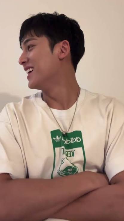 ชิววี่ 🛋️ tweet media