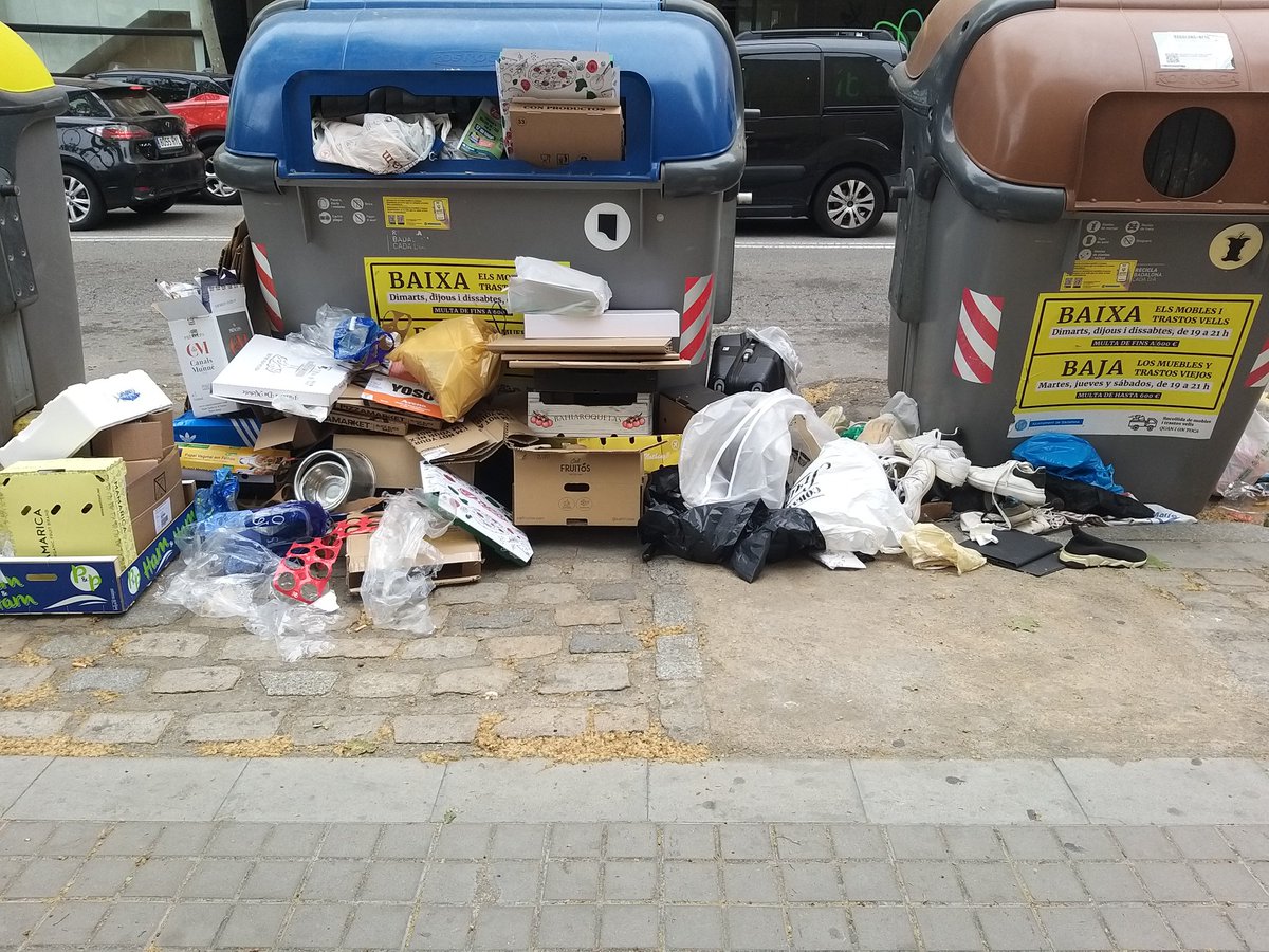 alex_montornes's tweet photo. La flamant empresa guanyadora dels 500M€ en neteja es deu haver pillat uns dies de vacances mentre no es formalitza el nou contracte. https://t.co/UXaFx8iZ9D