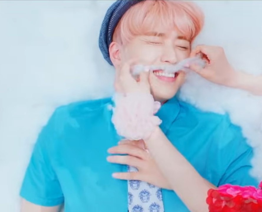 들에서 공차는 곰 tweet media