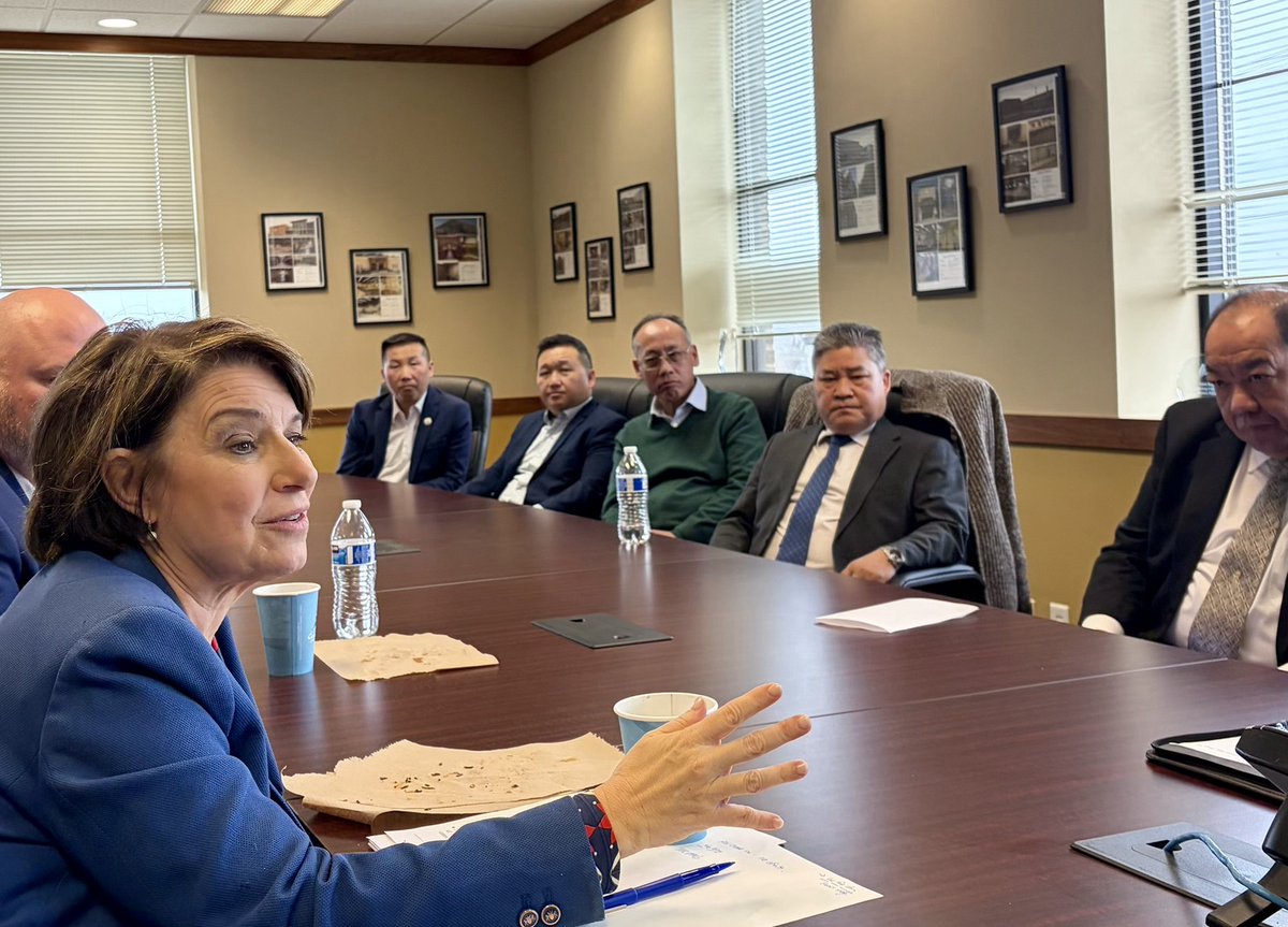 Amy Klobuchar tweet media