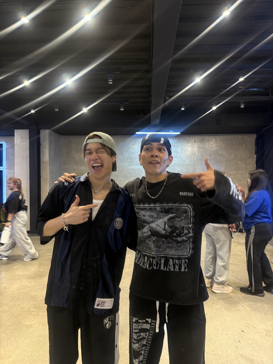 yuta_in_tokyo_'s tweet image. フィリピンで初めて行ったダンススタジオにまた戻ってきました！
本当にフィリピン人は楽しむのが好きでクラスの雰囲気が毎回最高です！
#Manila #Philippines #Spacestudio