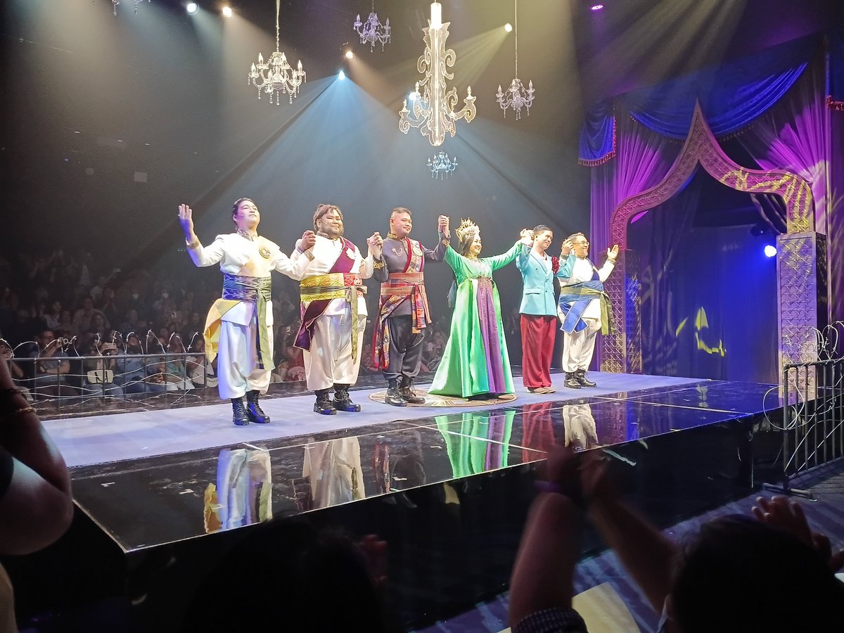 poscillate's tweet photo. Opening Weekend. 

#EndoOnStage @RoyceCabrera
@jascurtissmith 

@topperwhere @AnaAbadSantos
#EncoreTheater
#MirandaYolanda #FloyQuintos https://t.co/vnjmop2tNv