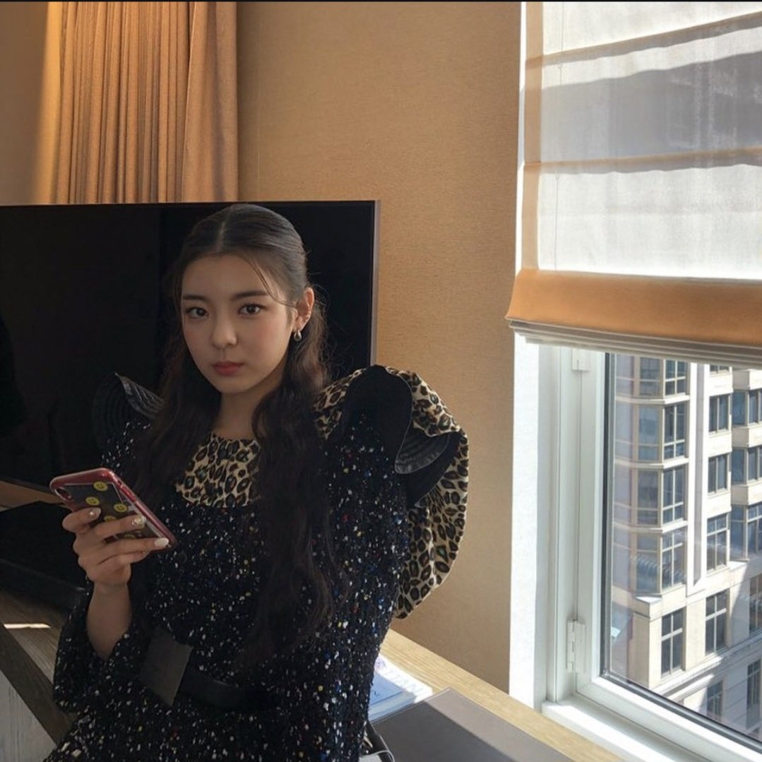 itzy old files tweet media