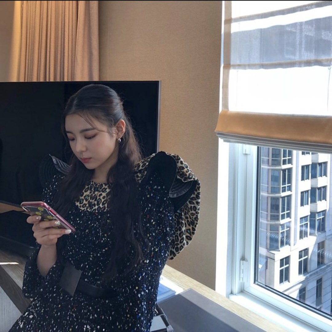 itzy old files tweet media