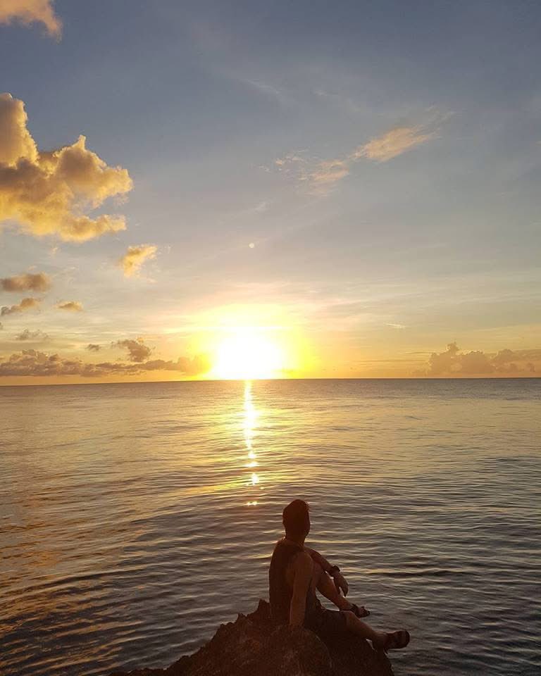 JMTheJubail's tweet photo. Watching 18th rose made miss the island (romblon). Plus the fact that the movie itself is 5/5 -the setting, the story telling , the cinematography and the music scoring. What a beautiful creation 💙❤️🫂 #kyleechari #xyrielmanabat #netflix #18throse https://t.co/LwnBeJOuO3