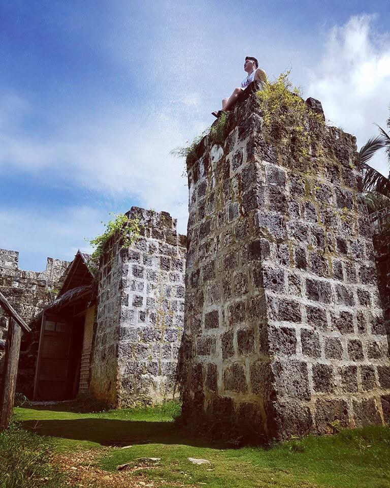 JMTheJubail's tweet photo. Watching 18th rose made miss the island (romblon). Plus the fact that the movie itself is 5/5 -the setting, the story telling , the cinematography and the music scoring. What a beautiful creation 💙❤️🫂 #kyleechari #xyrielmanabat #netflix #18throse https://t.co/LwnBeJOuO3