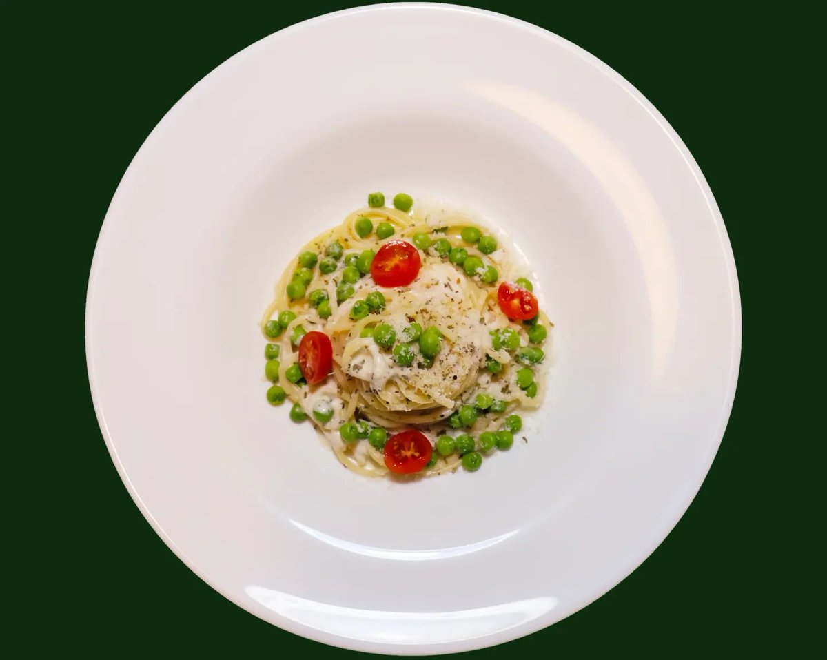 HurmerintaArt's tweet image. Sometimes we want to cook quickly and also enjoy something delicious. 
One simple recipe is to cook spaghetti and enjoy it with peas, sliced small tomatoes, cooking cream, spices, dried herbs and grated parmesan cheese. #food #blog mightydeliciouswithherbsandspices.com/2025/06/17/a-s…
