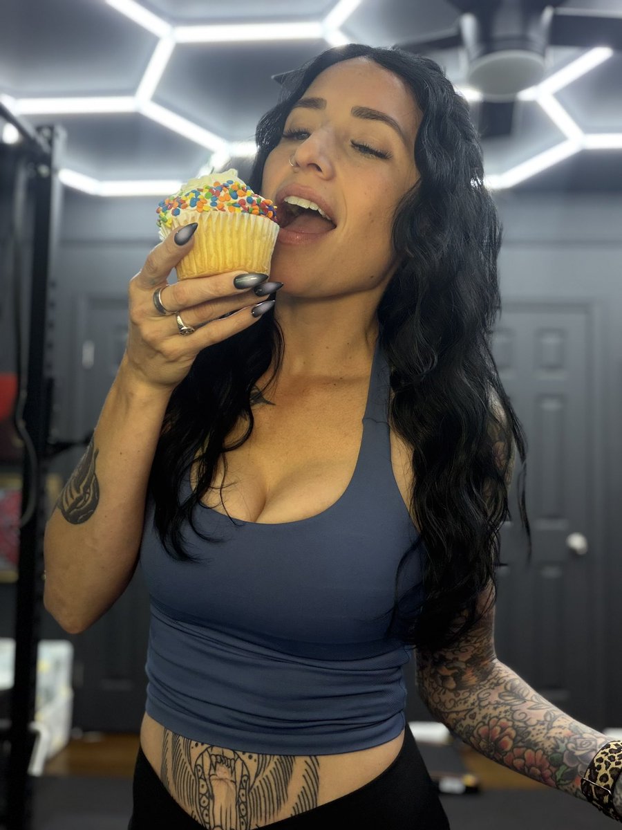 Goddess Mo 🖤4/12 🎂 tweet media