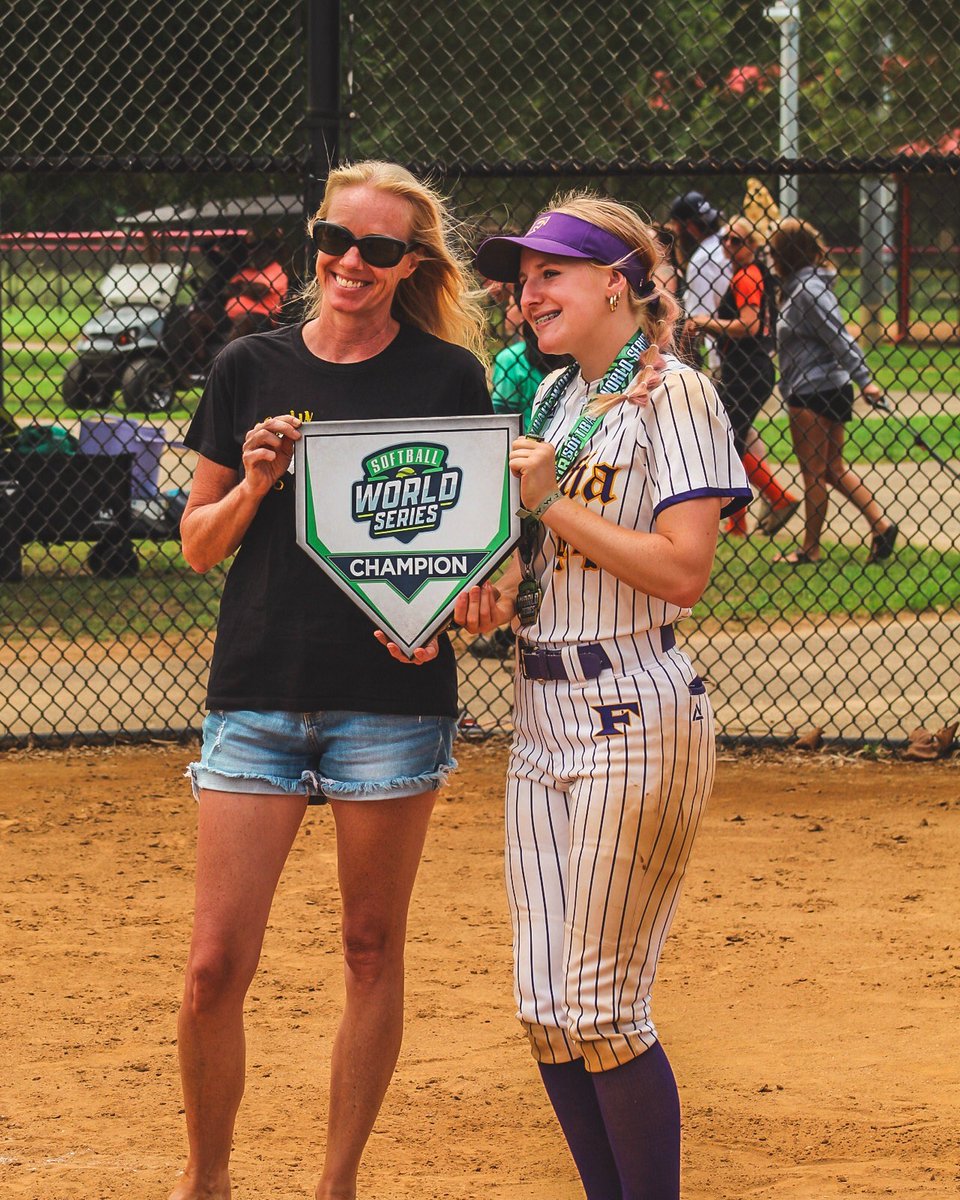 Softball_WS's tweet photo. From team huddles to championship moments and everything in between, Softball World Series is about more than just what happens on the field. 🥎✨

🔗 Register now to start planning your summer: https://t.co/azXFby2N2y https://t.co/PvprIuXAcf