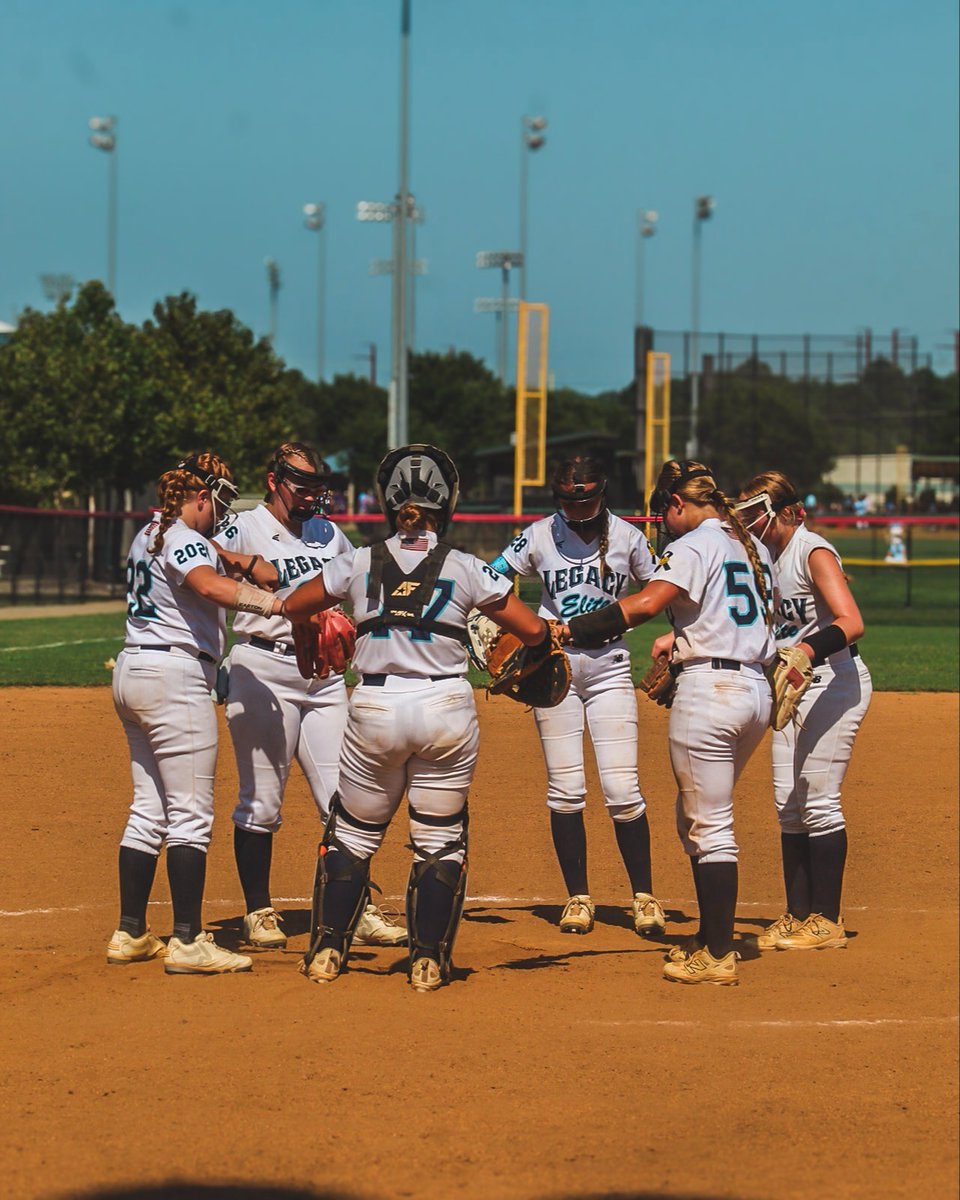 Softball_WS's tweet photo. From team huddles to championship moments and everything in between, Softball World Series is about more than just what happens on the field. 🥎✨

🔗 Register now to start planning your summer: https://t.co/azXFby2N2y https://t.co/PvprIuXAcf