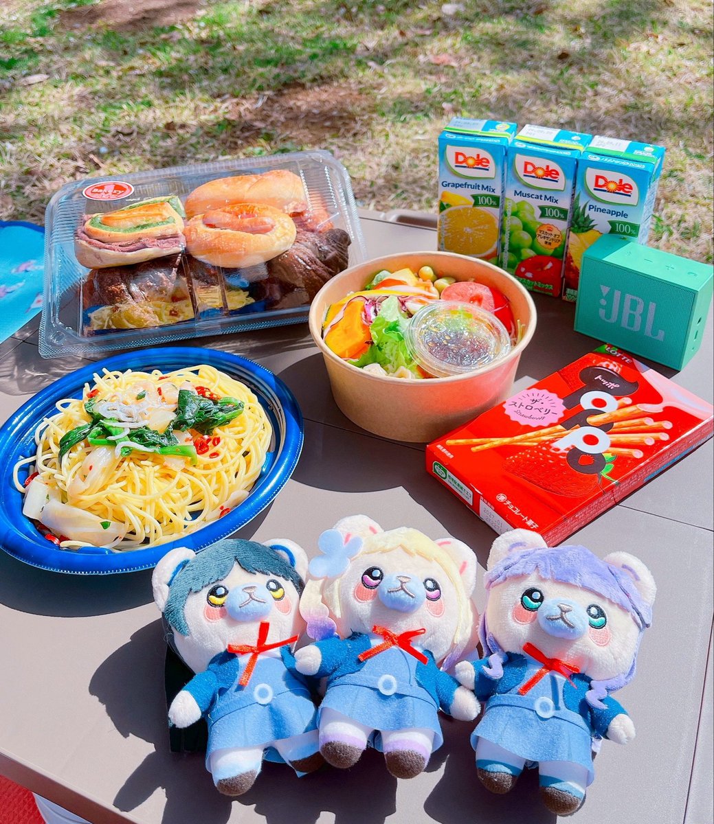 numazunomdo's tweet photo. お花を見ました🌸👁
桜和装買って本当に良かった❤💜💚🧡
Kumallaもカワヨ☕🥤🦋
スタバも巡った！
味は…予想とは少し違ったけど4種飲めたからヨシ！
残すはあと1つ🤫 https://t.co/mgNXVJ1LO9