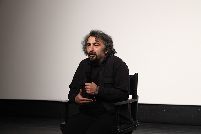 Altın Portakal Rekortmeni "Tavşan İmparatorluğu" Nilüfer’de: Yönetmen Seyfettin Tokmak Sinemaseverlerle Buluştu
👇👇👇👇👇
uludaghaber.net/bursa-haberler…
#Nilüfer #Bursa #SeyfettinTokmak #Tavşanİmparatorluğu  #AltınPortakal #KültürSanat #FilmSöyleşisi #BursaHaberleri  #KonakKültürevi