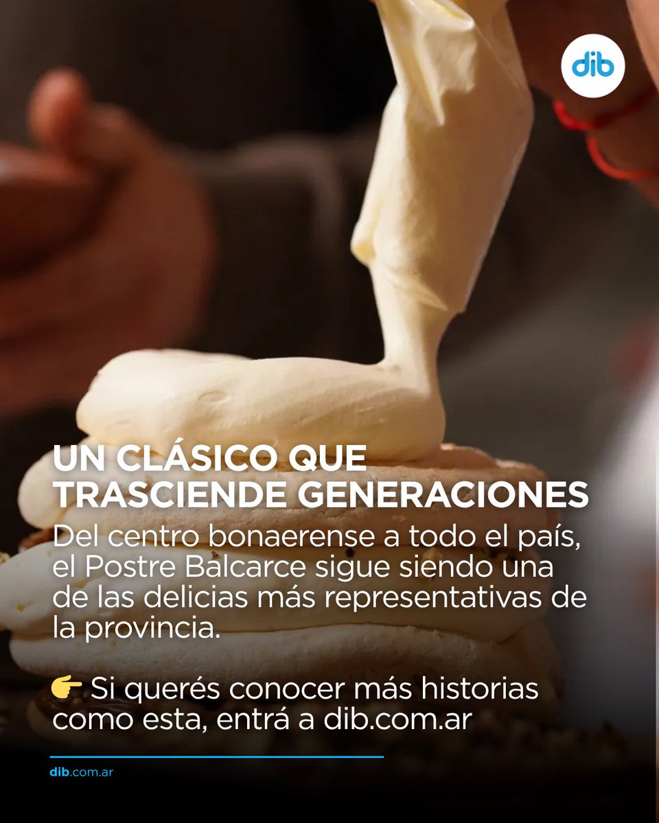 AgenciaDib's tweet photo. 🍰🇦🇷 Un clásico bonaerense que nació casi por casualidad… y terminó siendo historia.

El Postre Balcarce surgió en la década del 50 en una confitería de esa ciudad, cuando el pastelero Guillermo Talou buscó aprovechar claras de huevo. Con el tiempo, esa combinación de merengue, crema, dulce de leche, pionono y coco se convirtió en uno de los íconos dulces de la Provincia.

Hoy es parte de la identidad gastronómica bonaerense, con una receta que se mantiene casi intacta y que sigue pasando de generación en generación.

👨‍🍳 La curaduría de este contenido es de @juanbraceli, en el marco de la serie Menú Bonaerense.

👉 Si querés ver la receta completa, entrá a https://t.co/zltEsxWJYH