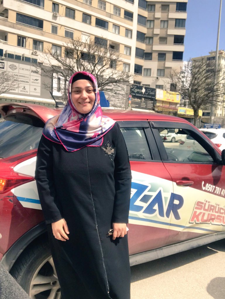 esrabgc's tweet photo. Azim ve çabayla tek de alınan ehliyet. 🥳
Allahın yardımı ve izniyle.
İyi insanlar çıktı yoluma. Ve Mükemmel bir hocam.
Mucizeler hep varlar ✨️🌸🥰 https://t.co/9U8m6uVglK