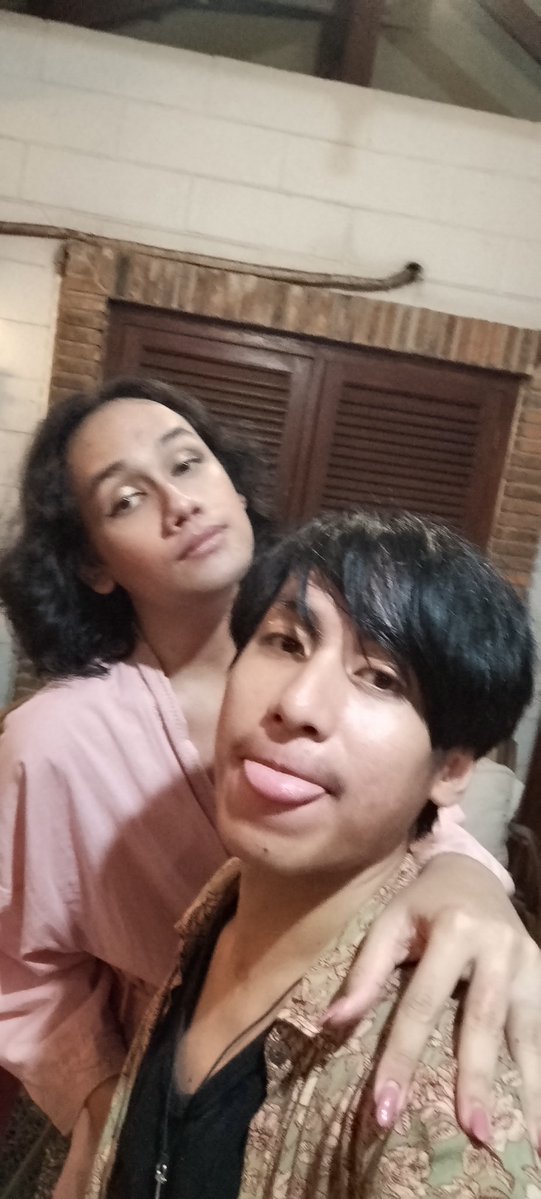 ur werking class top tweet media