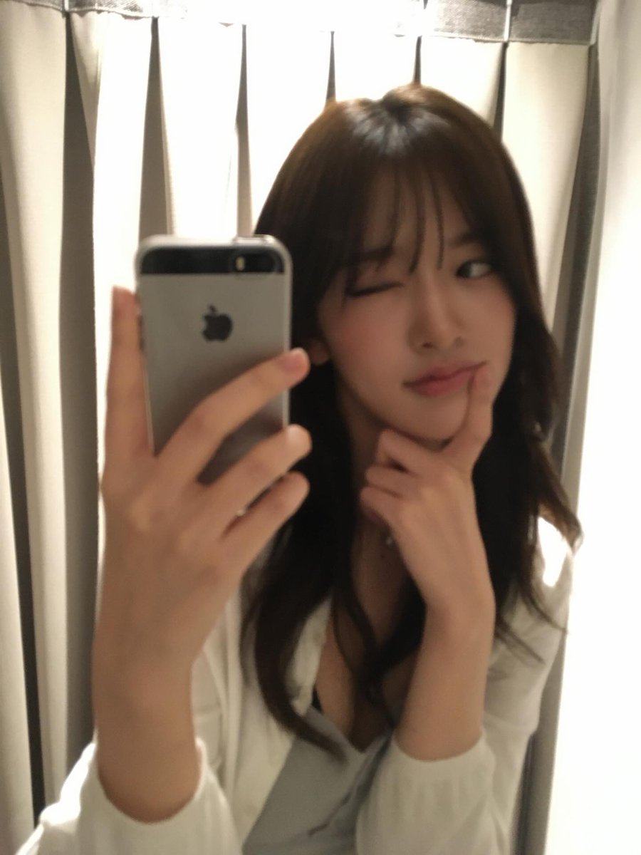 just yujin’s selca tweet media