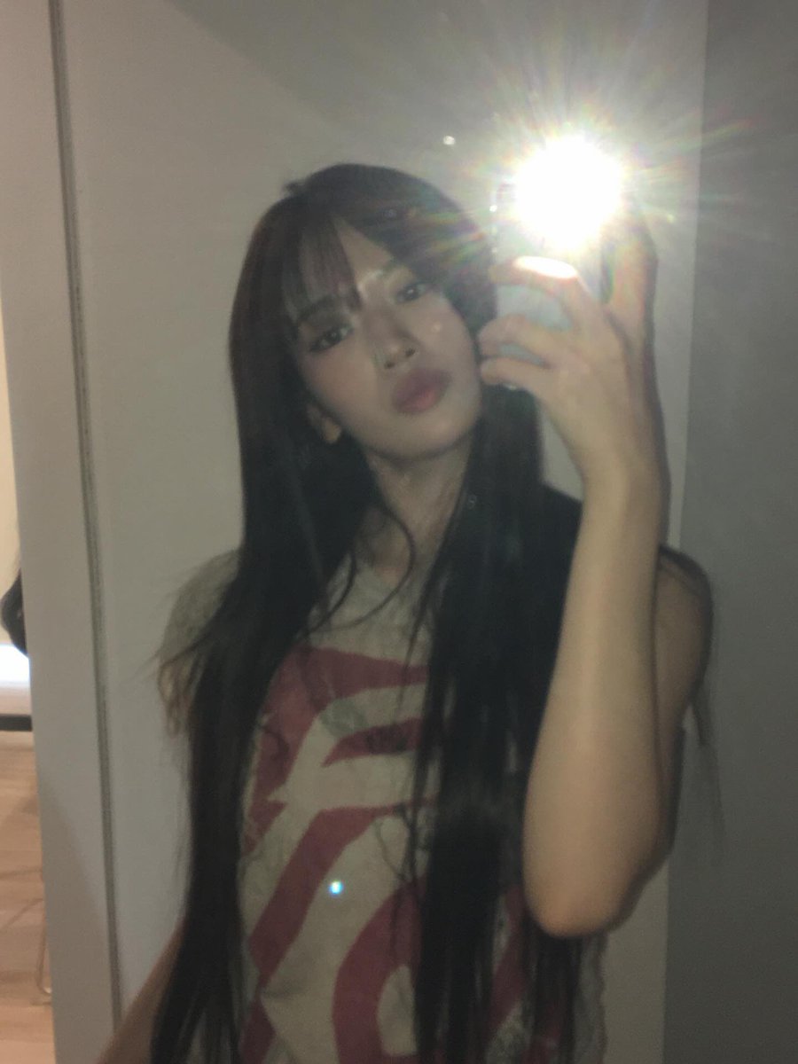 just yujin’s selca tweet media
