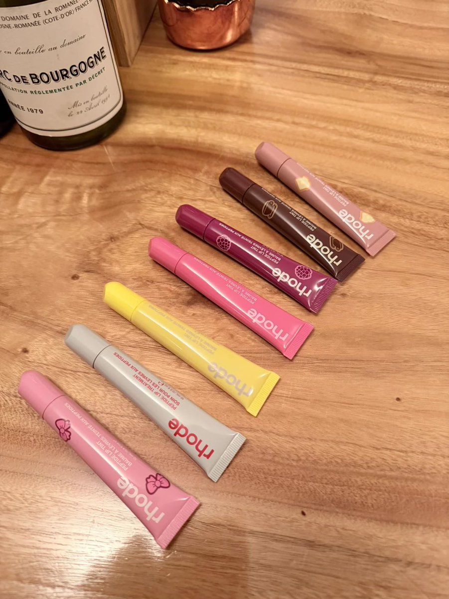 この写真には映ってないのが最近6本くらい追加されたのだけど、私の大好きRhodeコレクション💞友達にも配って布教中🎶