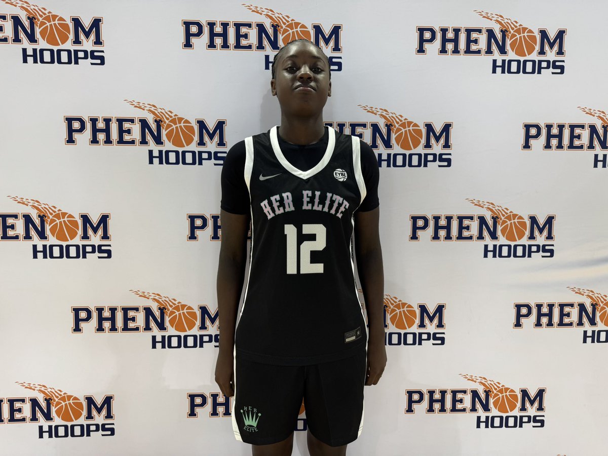 jayhoops222's tweet photo. 2027 Ashanti Taylor (HER Elite) showing up early for HER on championship Sunday. She gets wherever she wants on the court with elite change of pace. Finishes well around the rim. Top prospect in NC. #PhenomLadyRumble https://t.co/AeWYGmerZg