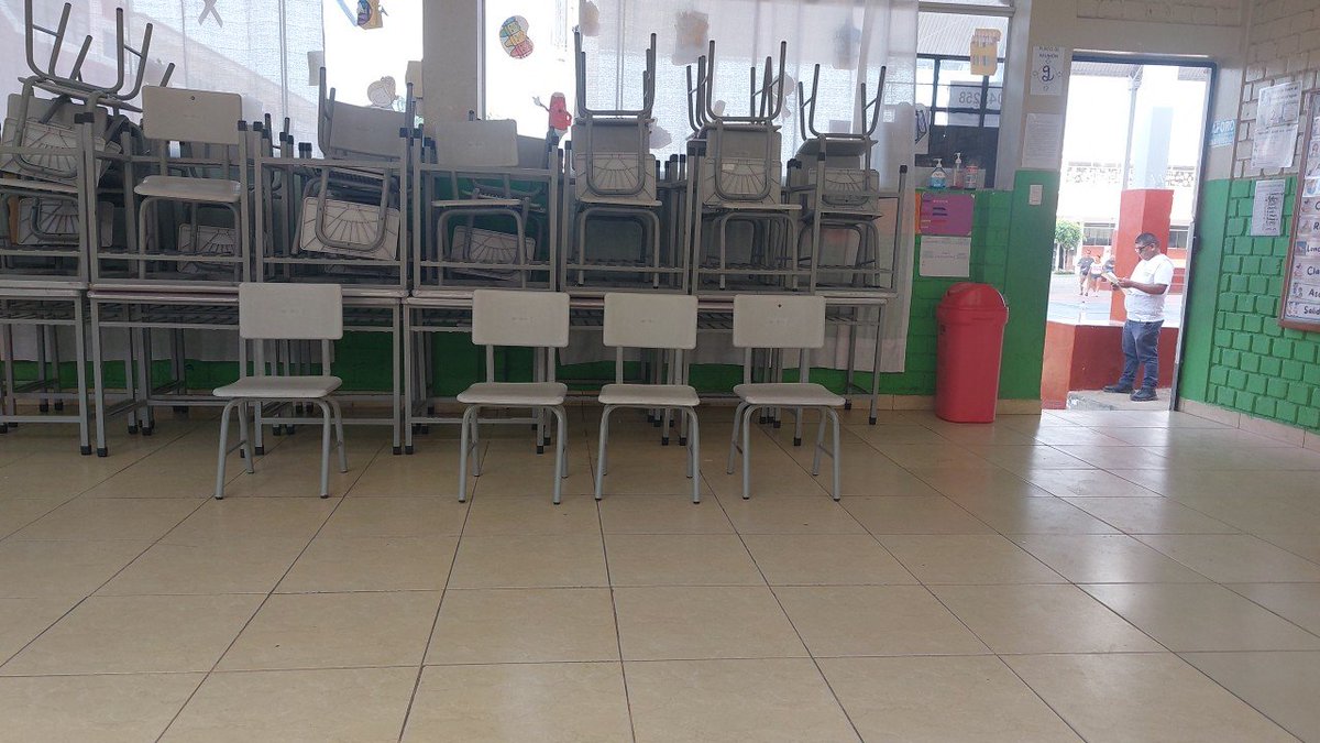 A que hora viene la gente a votar. Estamos desde las 7 am esperando 🙄 ✌️