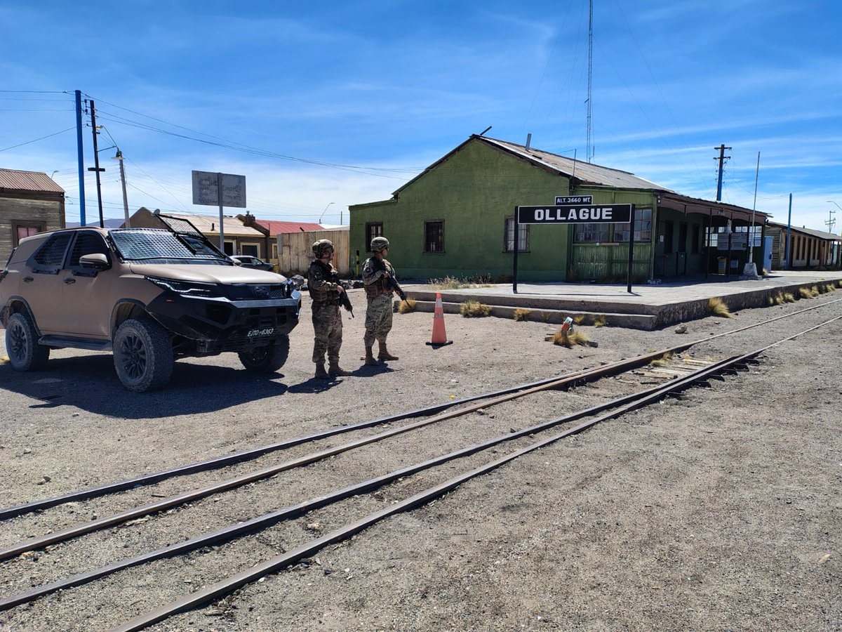 Ejercito_Chile's tweet image. Personal de la Brigada Motorizada N°1 "Calama" realiza patrullajes permanentes en las localidades de San Pedro de Atacama y Ollagüe en cumplimiento del Decreto N.°78 de resguardo de áreas fronterizas.
#Antofagasta #Frontera