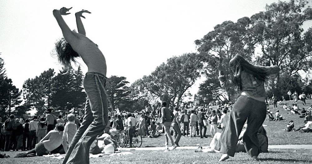 Es curioso que los mismos que sostienen -es innegable- la infiltración desde el principio si no creación del mov. Hippy por la CIA, Tavistock, etc. consideran que La Movida y aledaños fueron pura espontaneidad. Pero en ambos casos -en todo Occidente- ocurrió lo mismo:👇