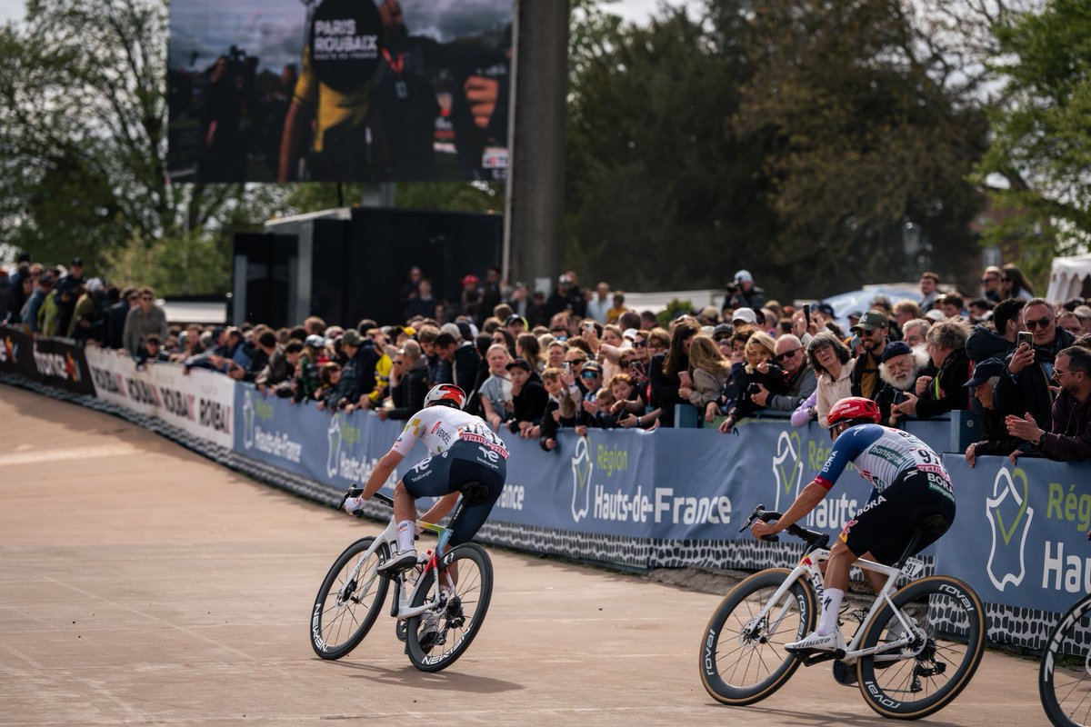 TeamTotalEnrg's tweet photo. 14e d’un Monument, 14e d’une course pleine de rebondissements, 14e de la Reine des Classiques 🤯

🎩 @anthonyturgis 

266 𝘬𝘮 𝘰𝘧 𝘴𝘶𝘧𝘧𝘦𝘳𝘪𝘯𝘨 𝘰𝘯 𝘵𝘩𝘦 𝘘𝘶𝘦𝘦𝘯 𝘰𝘧 𝘵𝘩𝘦 𝘊𝘭𝘢𝘴𝘴𝘪𝘤𝘴 𝘢𝘯𝘥 𝘢 14𝘵𝘩-𝘱𝘭𝘢𝘤𝘦 𝘧𝘪𝘯𝘪𝘴𝘩 𝘪𝘯 𝘙𝘰𝘶𝘣𝘢𝘪𝘹. 𝘊𝘰𝘯𝘨𝘳𝘢𝘵𝘴 𝘰𝘯 𝘺𝘰𝘶𝘳 𝘥𝘢𝘺, 𝘈𝘯𝘵𝘩𝘰.

#ParisNice | #AllezTotalEnergies ⚡️