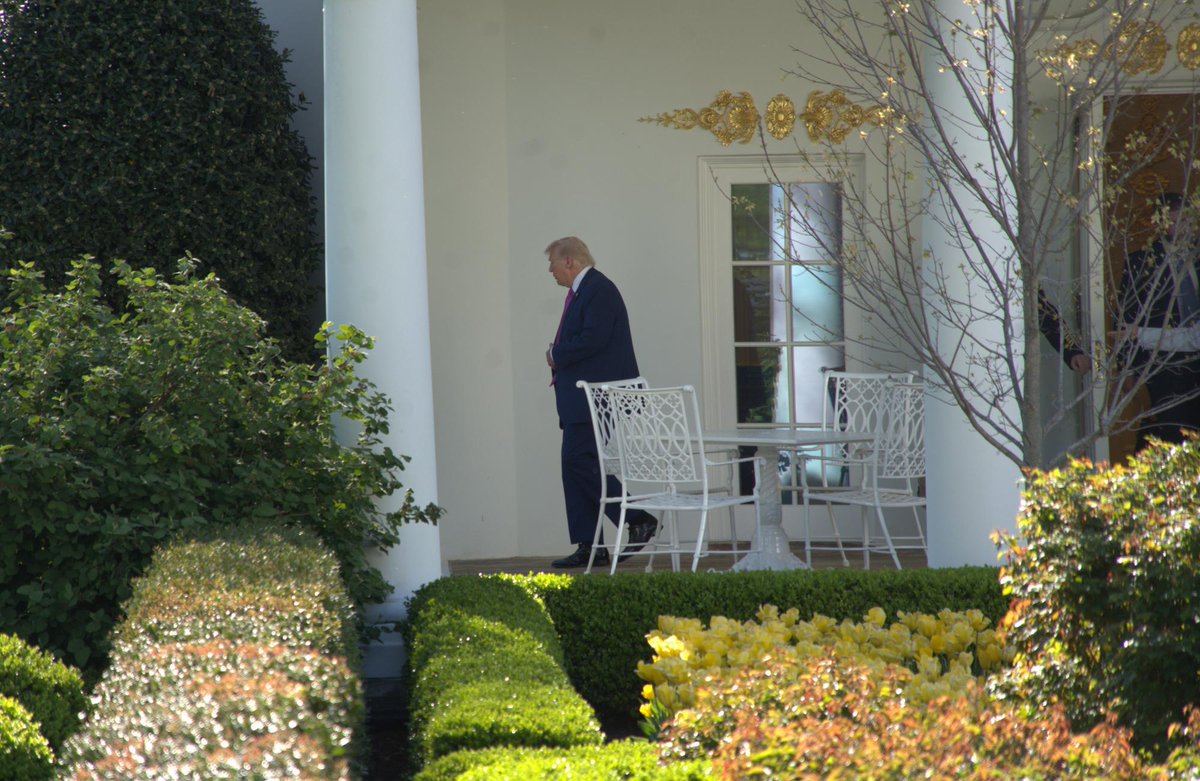 XHNews's tweet image. Latest on #MiddleEast tensions:
- #Iran's #IRGC Navy warns that "any wrong move will trap the enemy in deadly whirlpools" in Strait of #Hormuz
- #Trump says to destroy Iranian energy infrastructure if no deal reached &amp;amp; Navy to blockade all ships trying to cross #Hormuz
- Iranian