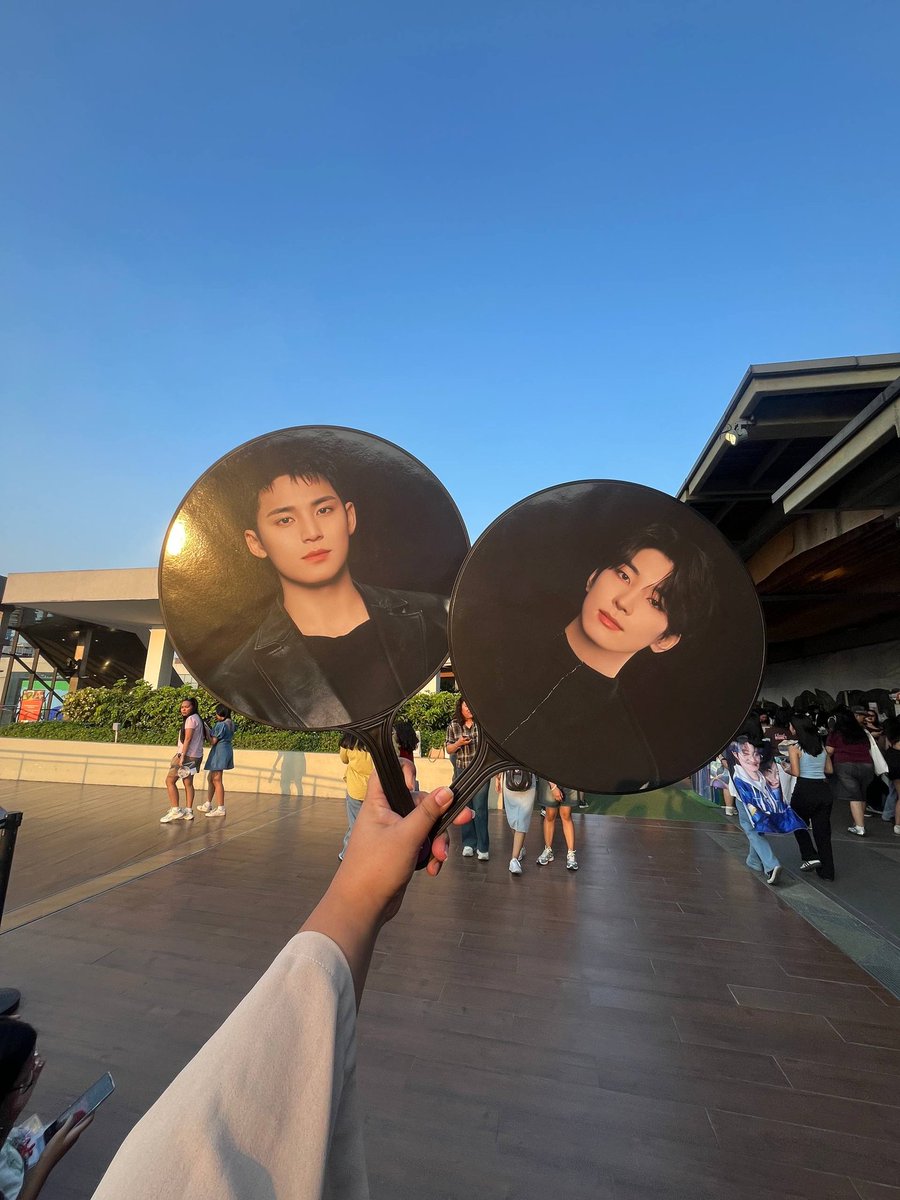 dump_jodump tweet media