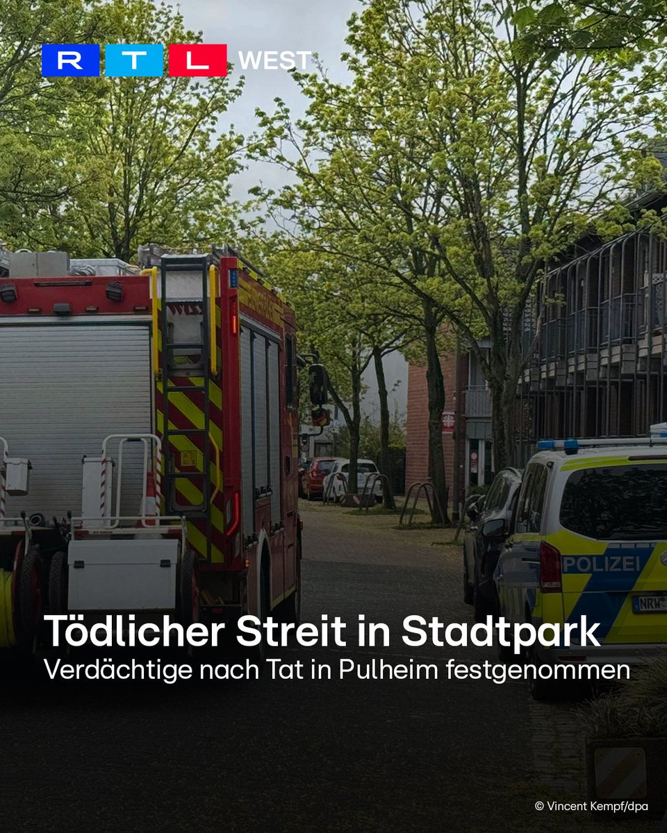 RTLWEST's tweet photo. In der Nacht auf Sonntag (12.04.) ist in #Pulheim (Rhein-Erft-Kreis) ein #Streit in einem #Stadtpark eskaliert. Die #Auseinandersetzung endete tödlich: Ein 28-jähriger Mann erlitt dabei schwere #Stichverletzungen und starb noch am #Tatort. Ein 35-Jähriger wurde ebenfalls durch #Stiche schwer verletzt und kam in eine #Klinik.
Zeugen wurden auf den Streit aufmerksam und alarmierten die #Polizei. Die Beamten trafen kurz darauf auf die beiden verletzten Männer. Zwei Tatverdächtige im Alter von 20 und 24 Jahren konnten noch in Tatortnähe festgenommen werden. Eine #Mordkommission hat die #Ermittlungen übernommen. Die Hintergründe der Tat sind weiterhin unklar, die Polizei bittet um Zeugenhinweise.