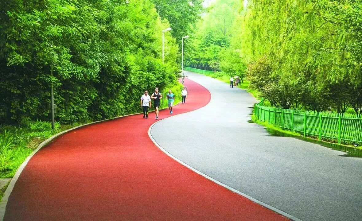 touch_beijing's tweet image. A two-day event titled “Beijing #SuperWeekend”, on April 12-13, drew large crowds of local residents. This city carnival blends #sports, #performances, and spring #blossoms.