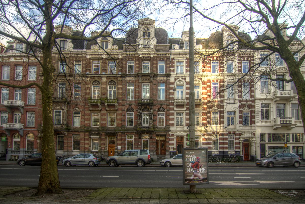 dutchbuildings's tweet image. Stadhouderskade 130-134 in #Amsterdam 🇳🇱 is a row of five grand townhouses built circa 1882. Designed by architect Jan de Haan (with involvement from Cornelis Avis and Willem de Waal), it features an eclectic style blending neo-renaissance and neo-baroque elements, including
