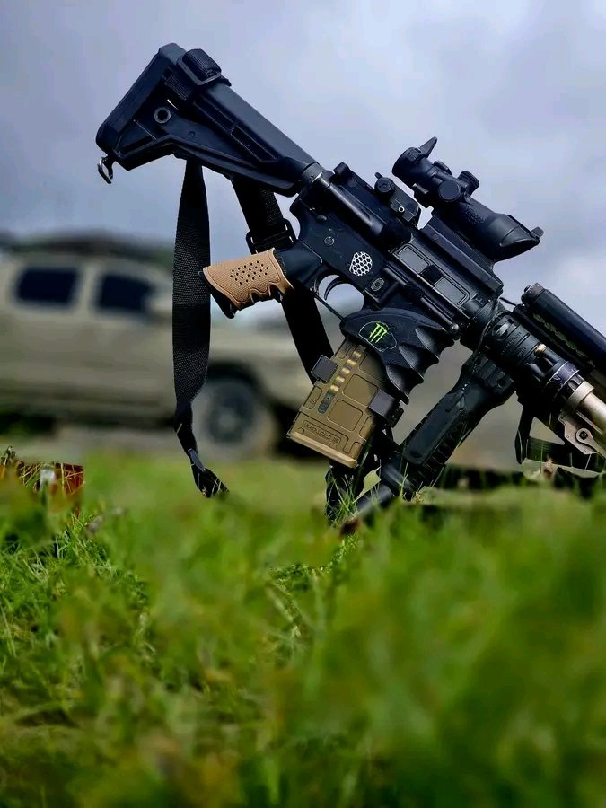 شهادت د ټوپک انعام نه دی؛ دا باید وپوهېږو چې ټوپک‌وال ډېر دي،
بلکې شهادت د رښتینې بندګۍ مېوه ده، چې د الله په امر ډګرونو ته داخلېږې.