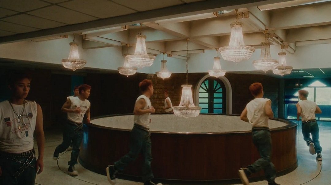 music video director: Jihoon, how many times do you want to run?
Jihoon: YES