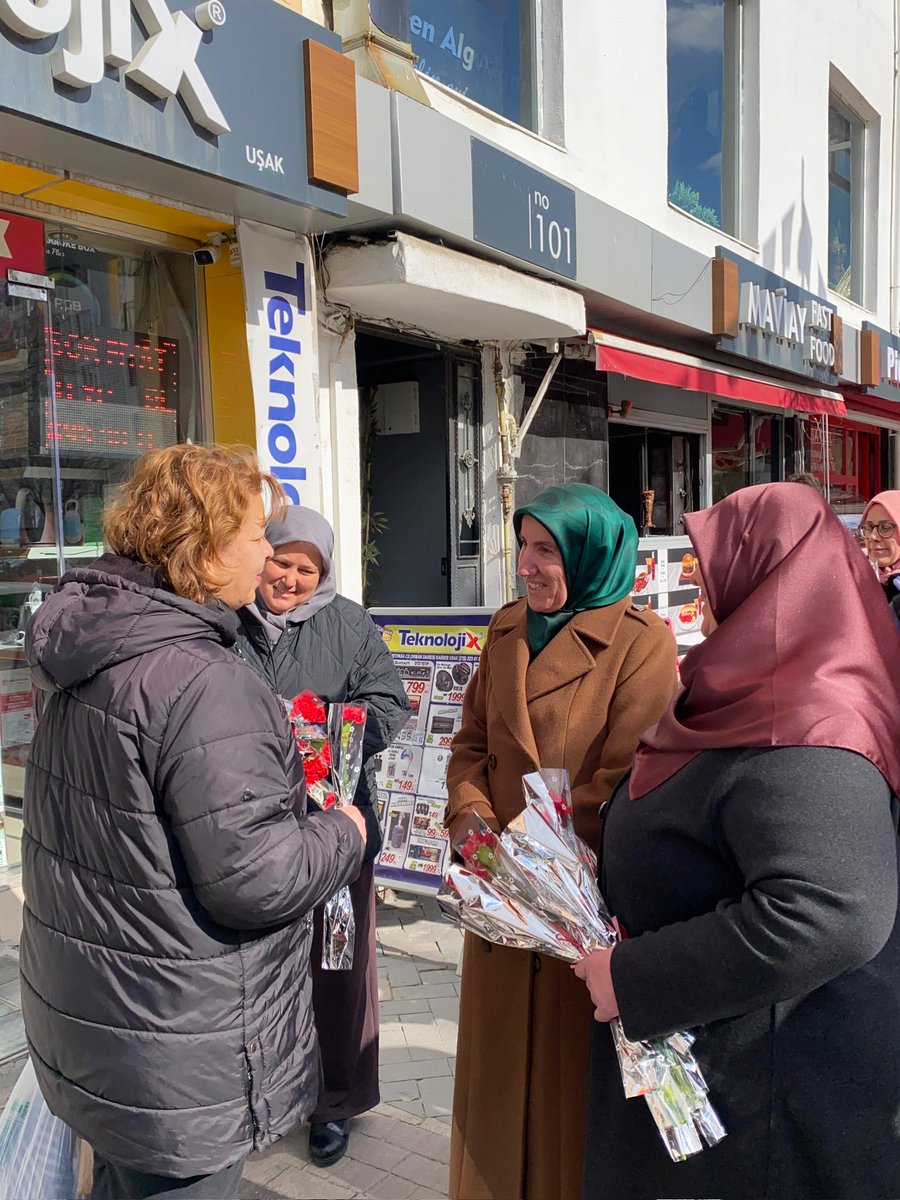 BeytiyeEkinci's tweet photo. Bizleri içtenliğiyle karşılayan, samimiyetiyle gönlümüzü ısıtan Uşak’ın güzel insanlarıyla bir araya geldik. Aynı duygularda buluştuk, gönülden gönüle köprüler kurduk. Teşekkürler Uşak.
Bu anlamlı buluşmada emeği geçen, özveriyle çalışan tüm teşkilat mensuplarımıza da gönülden teşekkür ediyorum.