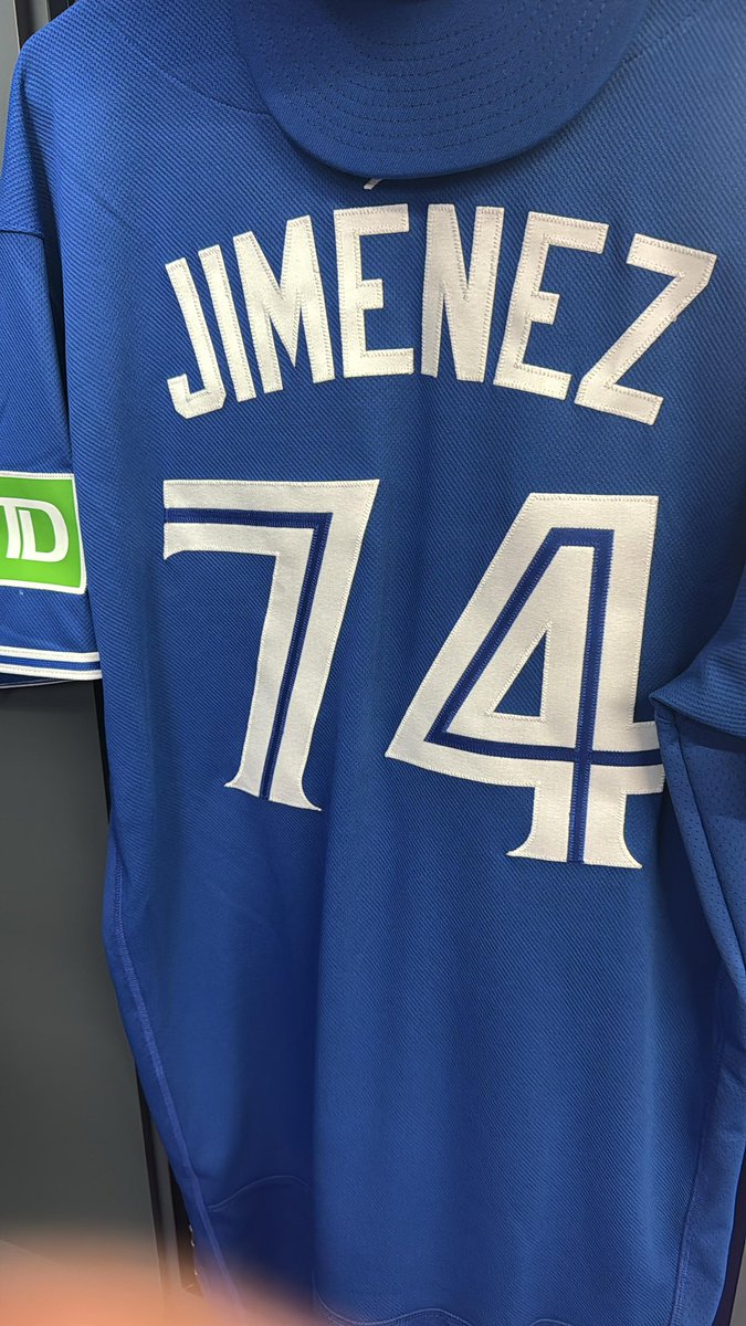 mikedeportes's tweet image. Eloy Jiménez has arrived at the Rogers Centre in Toronto. He will wear his same number, 74, in #Toronto #EloyJimenez #BlueJays