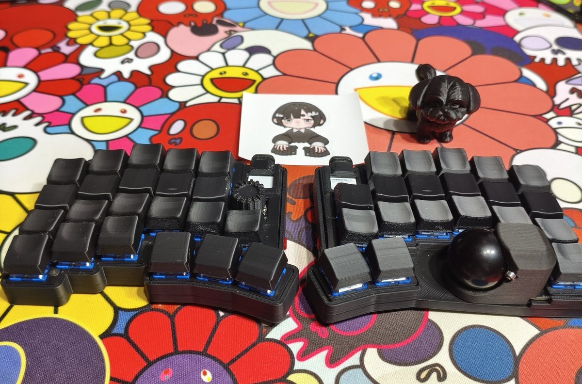 ats_9696's tweet photo. COROPITの在庫復活させて下さったおかげで完成しました🙇
後はキーキャップ探しとケースでお苦しみしながら楽しみたいと思います
かっこいいし軽いし使いやすい

フラックスリムーバーで全体を拭き取りすぎたらマイコンの印字が消えそうだけどこれも経験になったんで気にしない
#お苦しみmoNa https://t.co/RB0IB5Xb4m