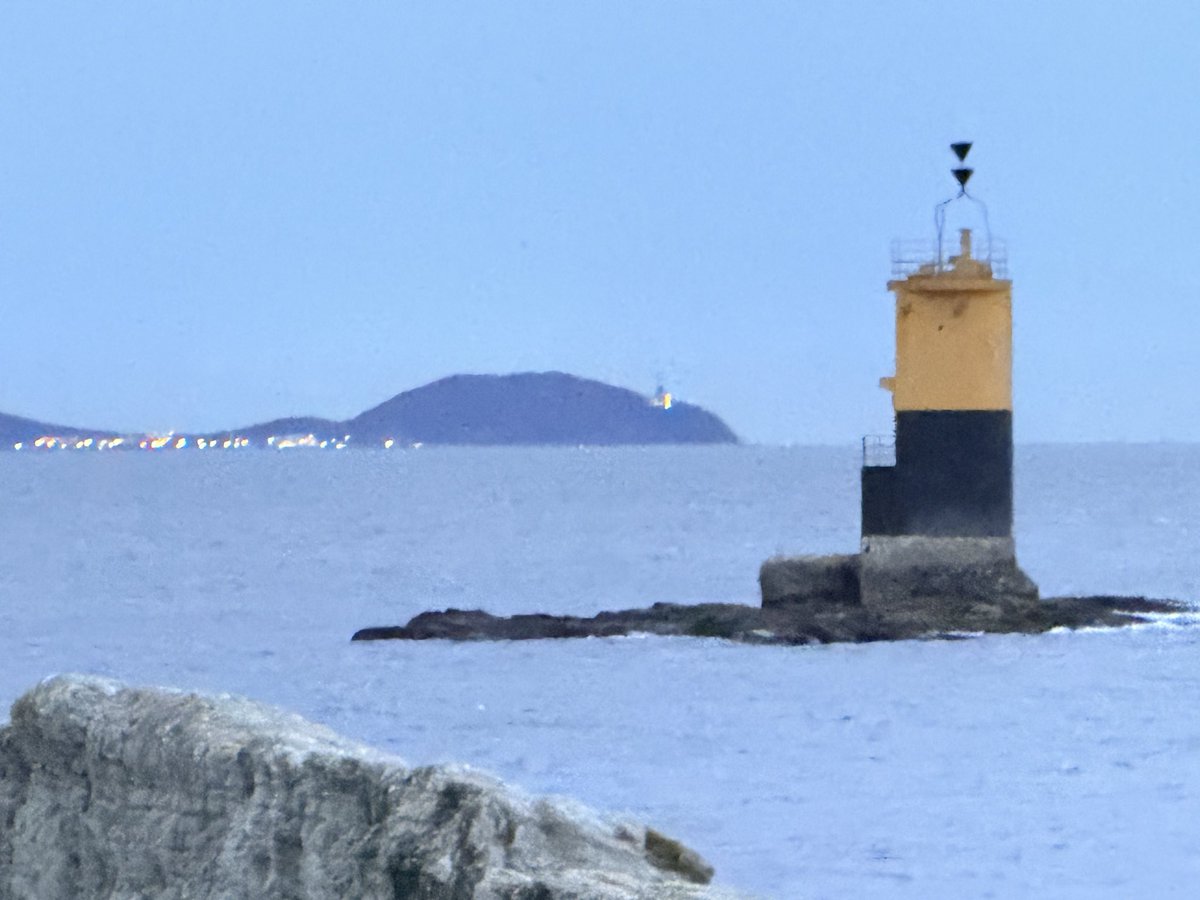 samechoko1341's tweet photo. 用事が終わった後に友達と合流して海まで行ったわよ https://t.co/cVuGKvAOAG