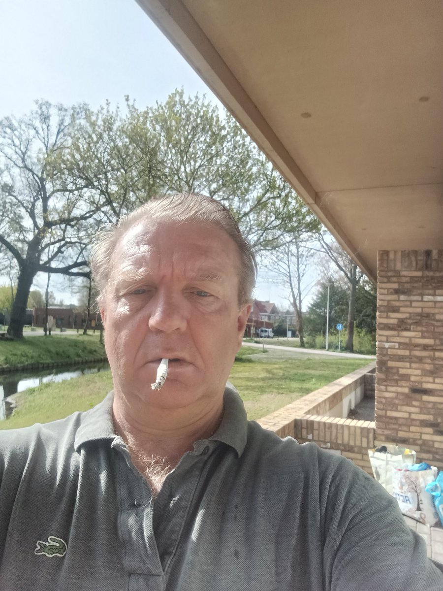 Hallo okay!!!den haag vandaag!!!alles goed!!!al dat gescheld erop en roddel laster stalk en meer etc dat ik vrijwilligerswerk doe met een minimum uitkering!!!ik zoek een betaalde baan in den haag!!!bellen!!!daaaaaag!!!goed leven aan vrienden!!!nah!!!