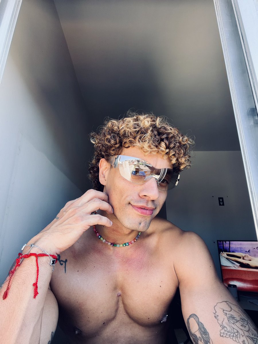 summerboy (@sunnyandcurly_) / Posts / X