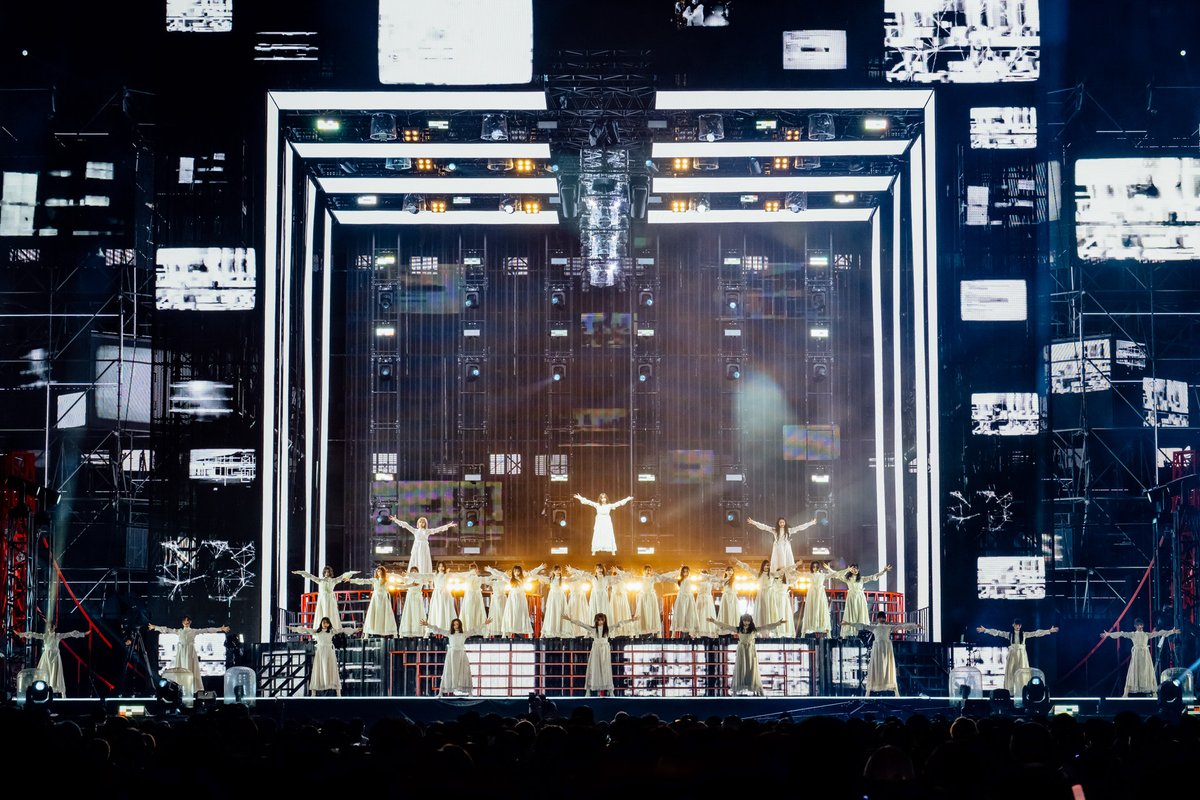 oricon's tweet photo. 【櫻坂46『5th YEAR ANNIVERSARY LIVE』🌸】

森田ひかる、改名時回顧で涙「初めて“再生”を選んでよかったと」
5周年の国立で本音吐露

📸ライブ写真49点＆レポート 
https://t.co/fzj6iztavB

#櫻坂5thアニラ_国立競技場_DAY2 https://t.co/bV316Ii4OG