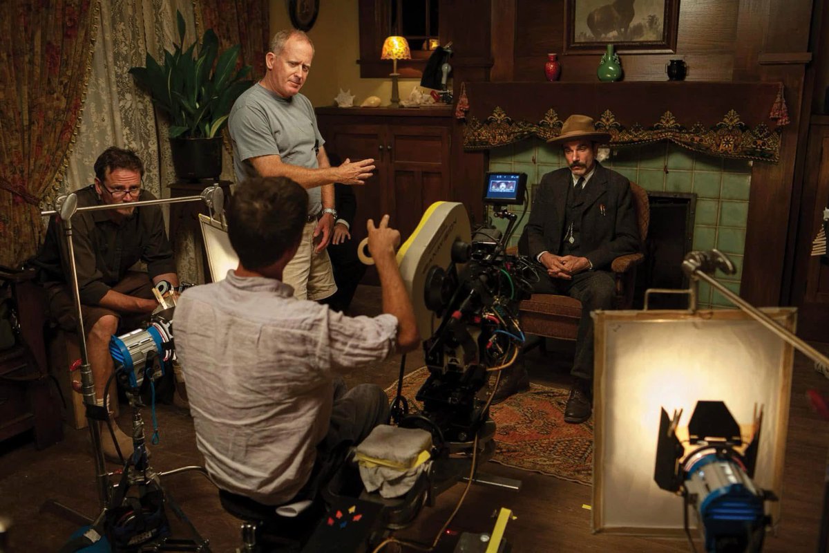 For_Film_Fans's tweet image. Behind the scenes on 

THERE WILL BE BLOOD (2007)

#DanielDayLewis #PaulThomasAnderson