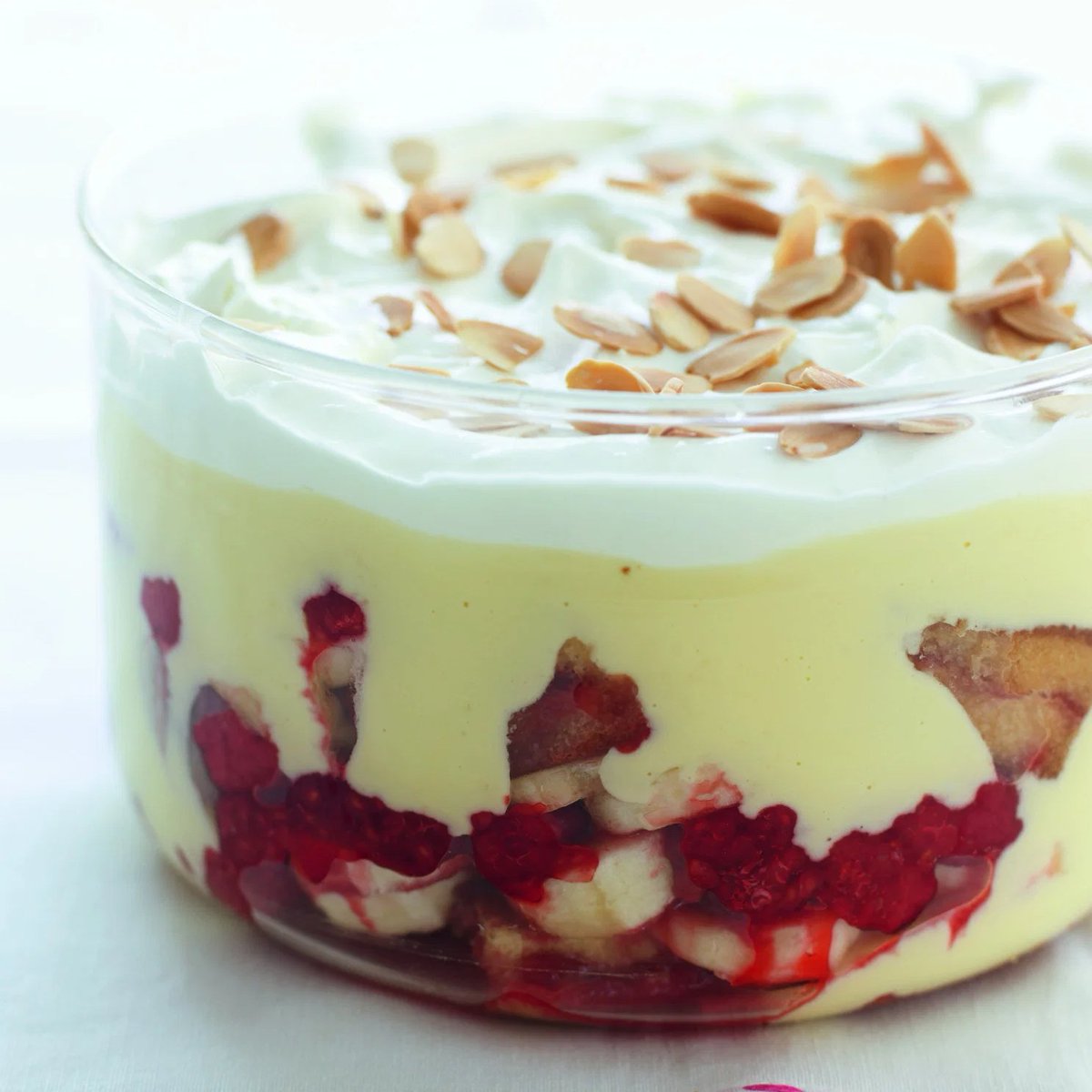 DeliaOnline's tweet photo. Recipe of the Day: Traditional English Trifle
🏴 To celebrate St George's Day, the patron saint of England, we thought what better recipe of the day than the Traditional English Trifle.
https://t.co/PJNuRmyECx
#recipeoftheday #stgeorgesday #trifle #desserts #traditionalrecipes #raspberries #cream #easyentertaining #DeliaSmith 