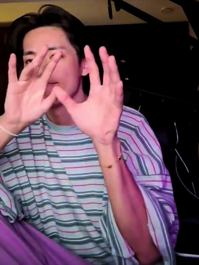 clary 🪭 vai ver o bts tweet media