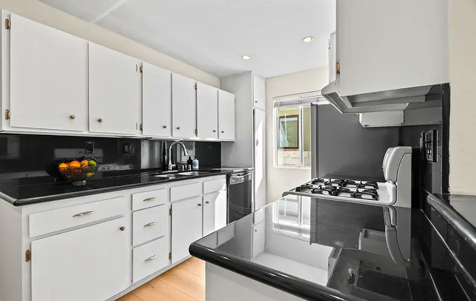 garylimjap's tweet image. Try to find a #4Bedroom in #SantaMonica under $1.1M. This is it. 4 Bed · 2 Bath · 1,640 Sq Ft · $1,049,000. #OpenHouse Sun April 12 · 1–4 PM. 1336 Princeton St #2, Santa Monica. Walk Score 92. SM schools. 2-car garage. 📞(310) 430-0818 🎥youtu.be/PJR9tWfkZ4s